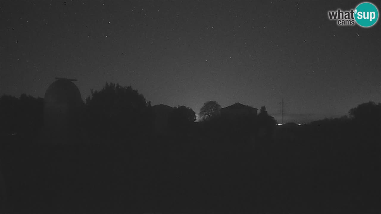 Webcam live dell’Osservatorio di  – Esplora il cielo, gli asteroidi, i comete e i meteoroidi.