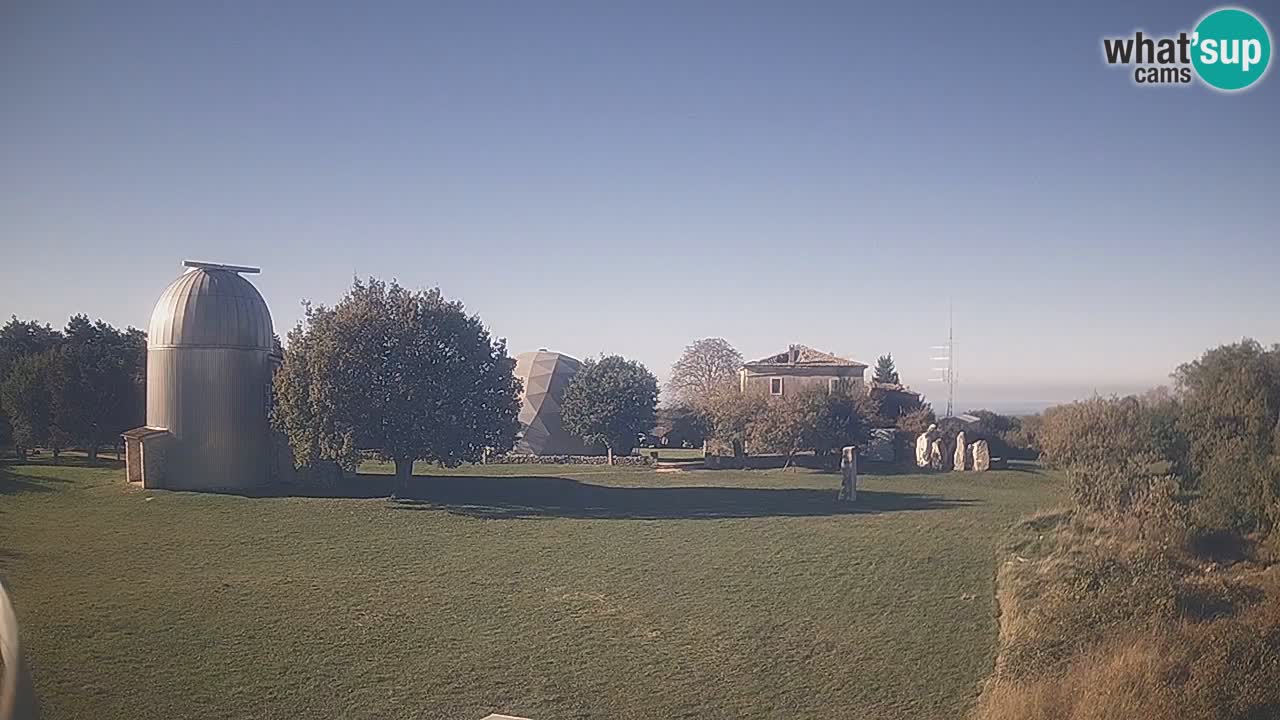 Webcam en direct de l’Observatoire de Višnjan – Explorez le ciel, les astéroïdes, les comètes et les météoroïdes