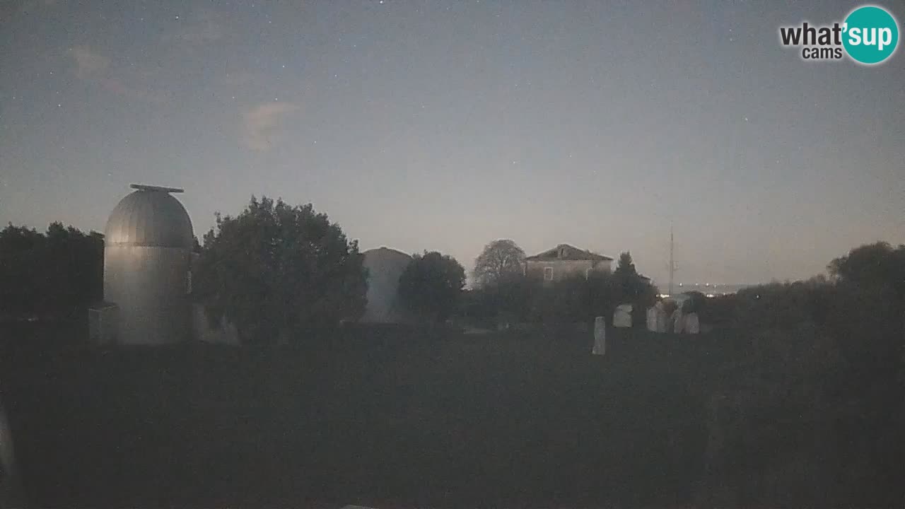 Webcam live dell’Osservatorio di  – Esplora il cielo, gli asteroidi, i comete e i meteoroidi.