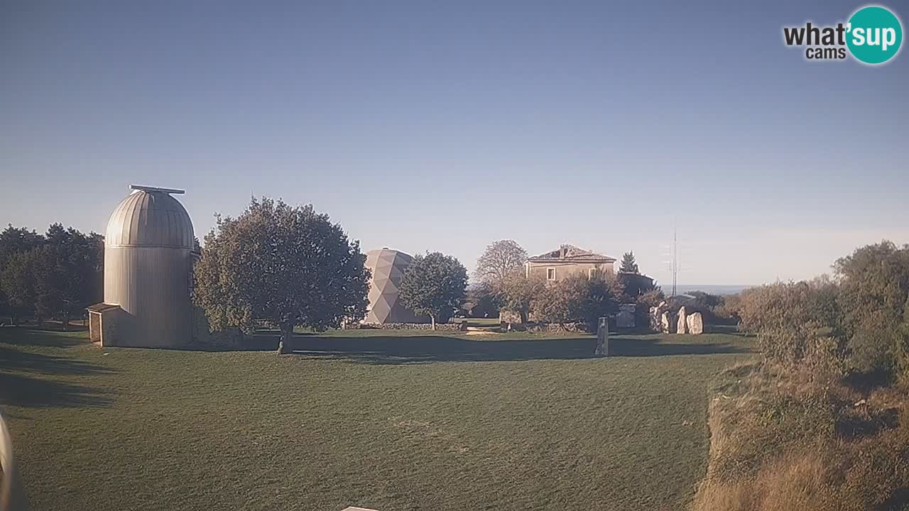 Višnjan-Observatorium Live Webcam – Explore the Sky, Asteroids, Comets, and Meteoroids
