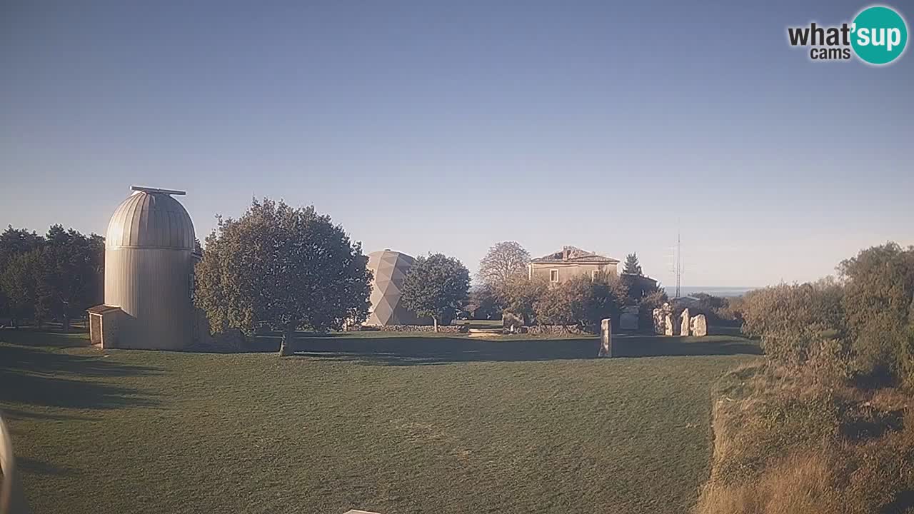 Webcam en direct de l’Observatoire de Višnjan – Explorez le ciel, les astéroïdes, les comètes et les météoroïdes