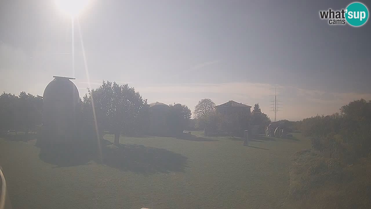 Webcam en direct de l’Observatoire de Višnjan – Explorez le ciel, les astéroïdes, les comètes et les météoroïdes