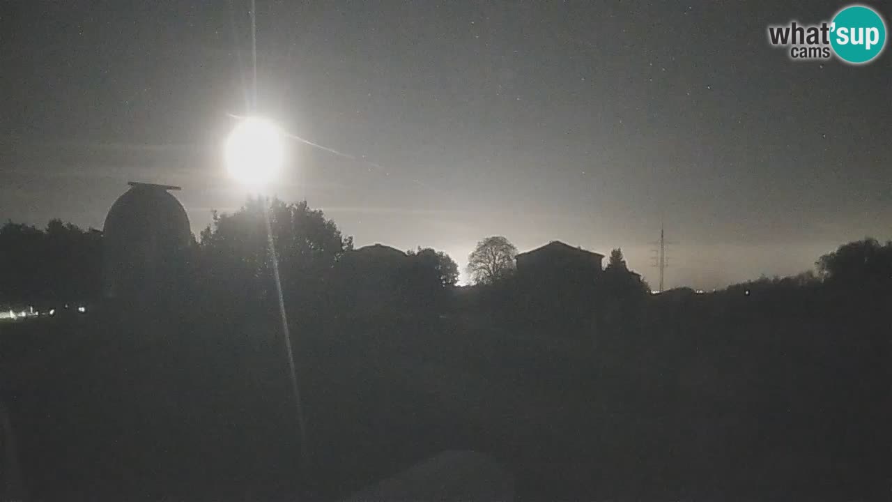Višnjan-Observatorium Live Webcam – Explore the Sky, Asteroids, Comets, and Meteoroids