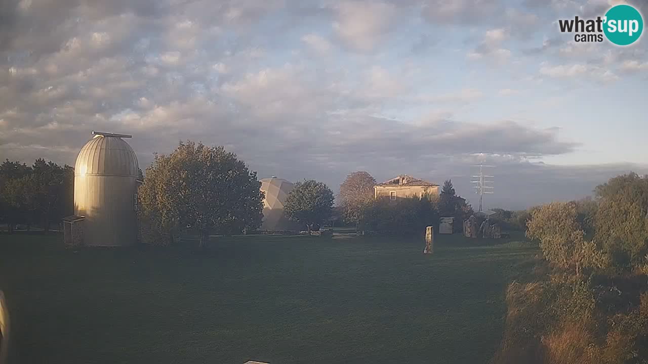 Višnjan-Observatorium Live Webcam – Explore the Sky, Asteroids, Comets, and Meteoroids