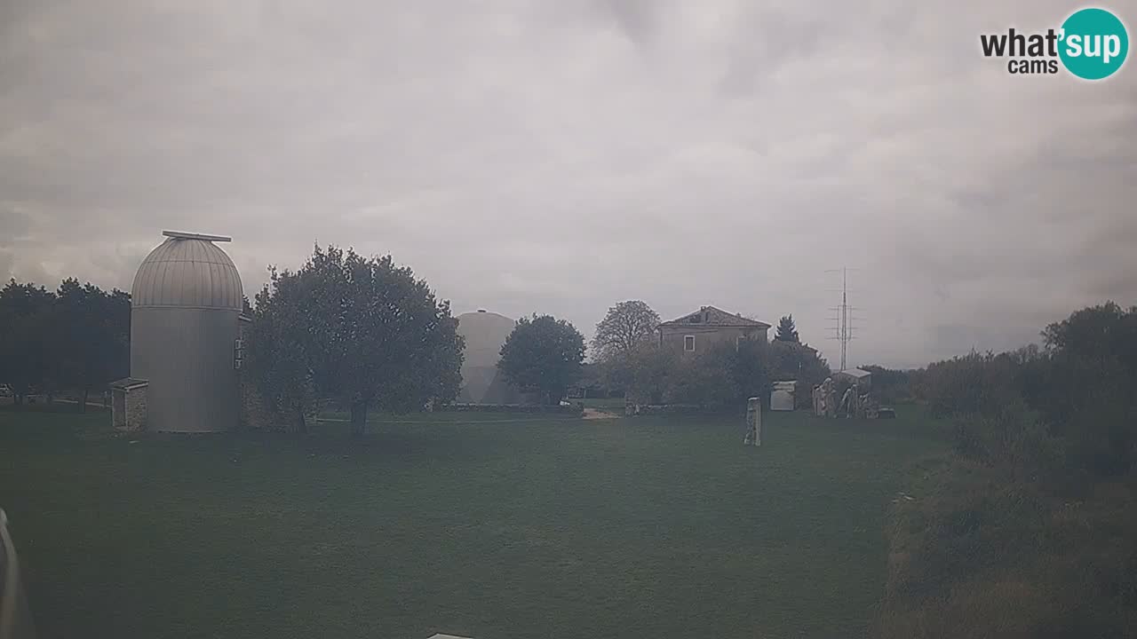 Višnjan-Observatorium Live Webcam – Explore the Sky, Asteroids, Comets, and Meteoroids