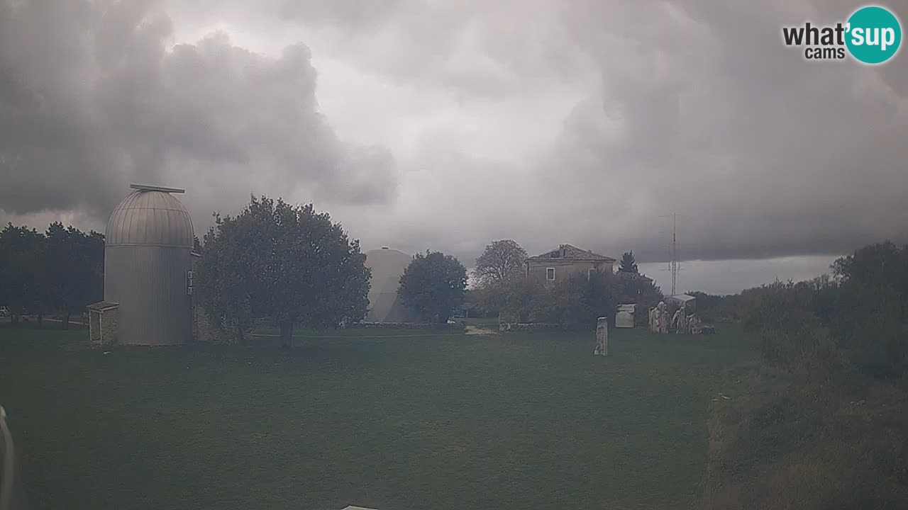 Webcam live dell’Osservatorio di  – Esplora il cielo, gli asteroidi, i comete e i meteoroidi.