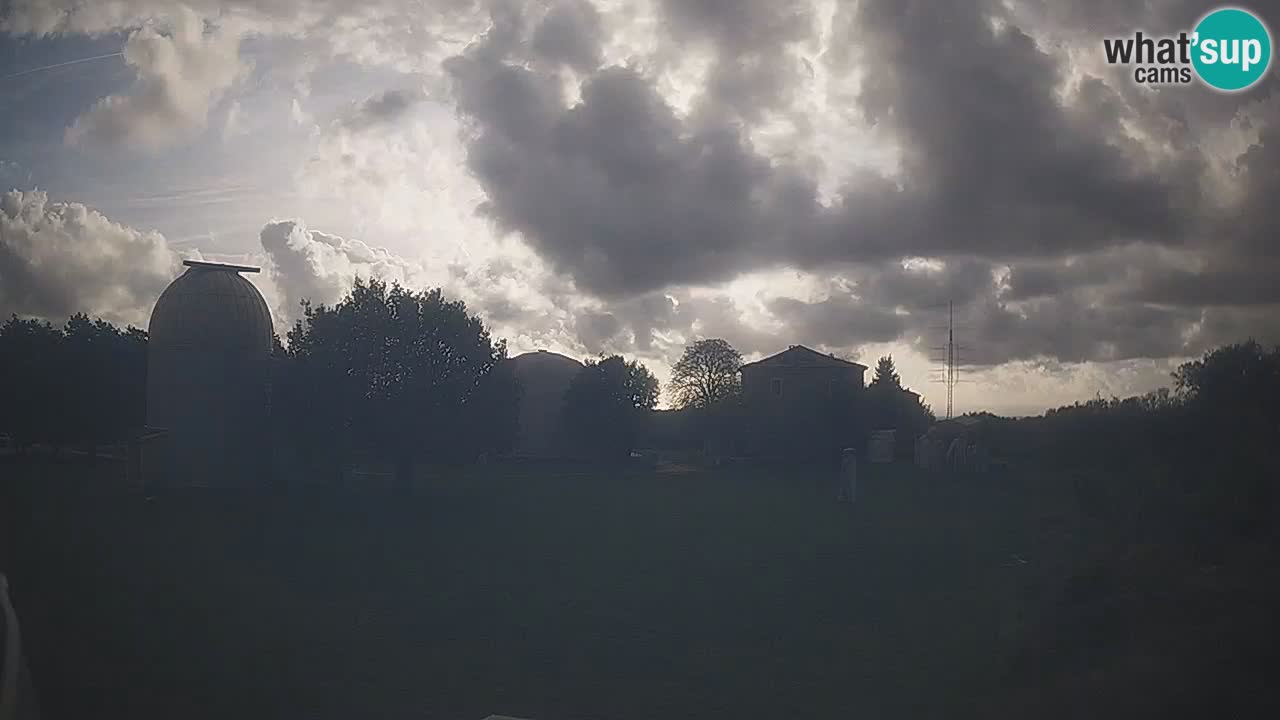 Cámara web en vivo del Observatorio de Višnjan: explora el cielo, los asteroides, cometas y meteoroides