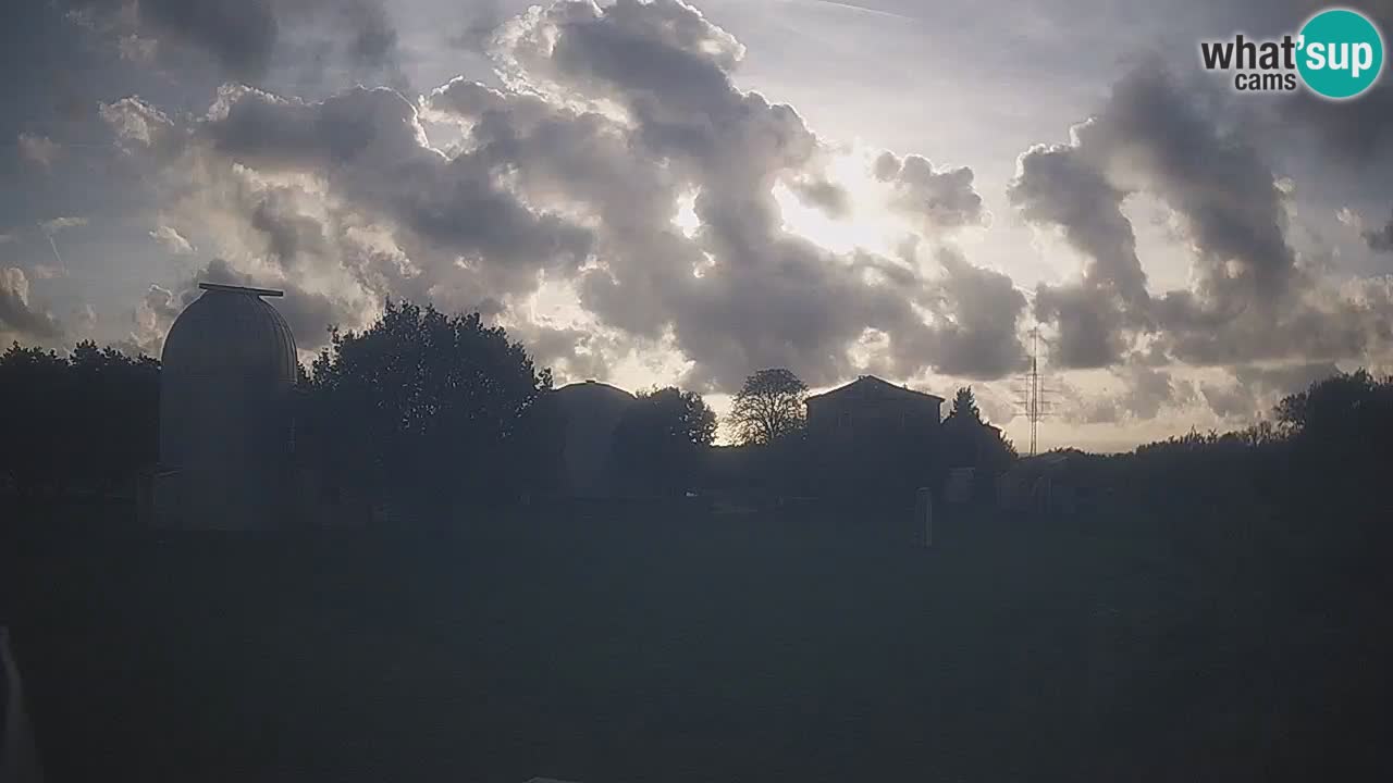 Webcam en direct de l’Observatoire de Višnjan – Explorez le ciel, les astéroïdes, les comètes et les météoroïdes