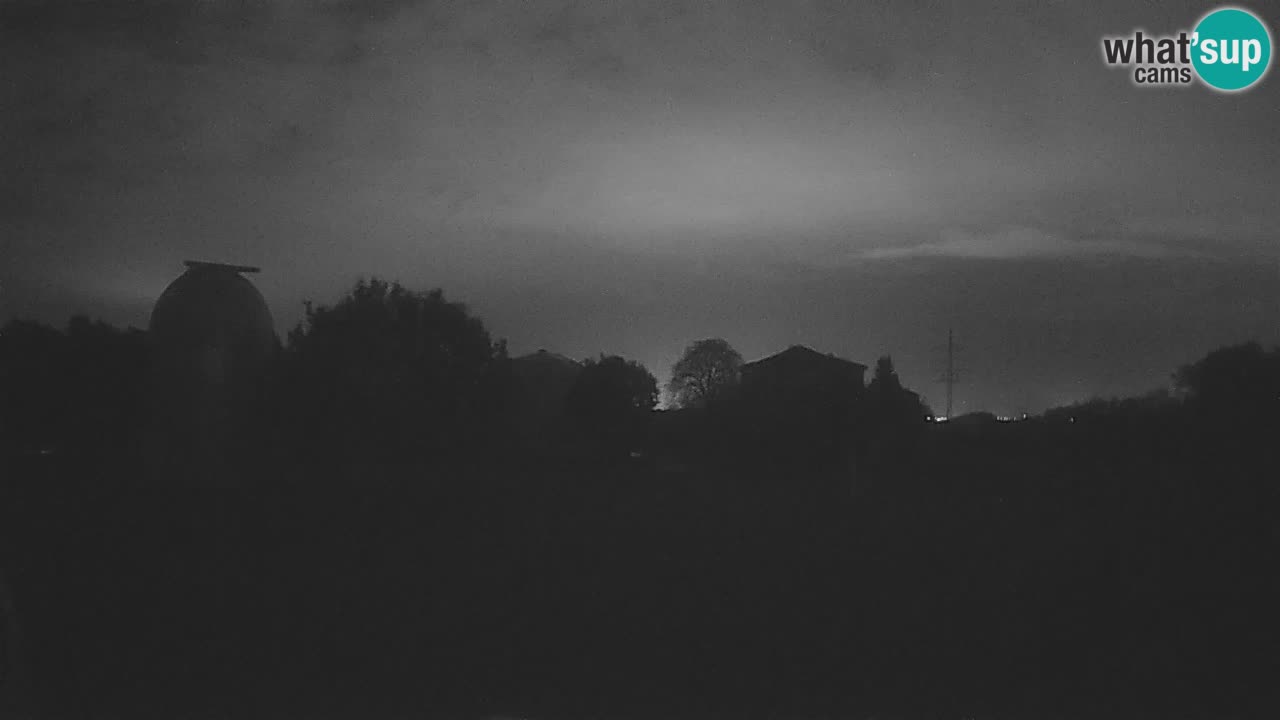 Webcam live dell’Osservatorio di  – Esplora il cielo, gli asteroidi, i comete e i meteoroidi.