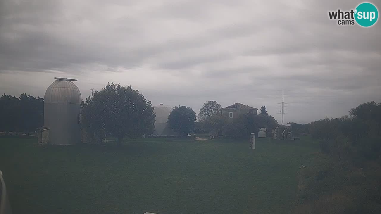 Webcam live dell’Osservatorio di  – Esplora il cielo, gli asteroidi, i comete e i meteoroidi.