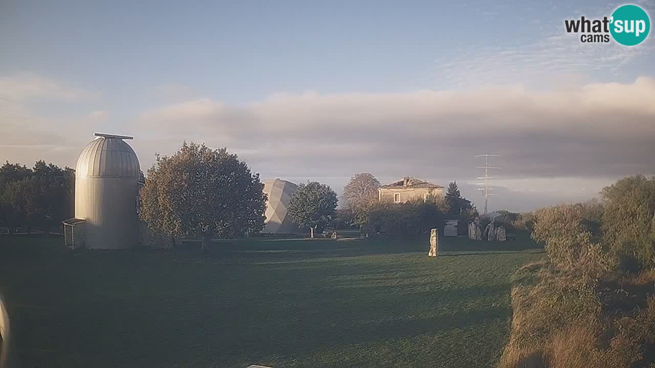 Webcam en direct de l’Observatoire de Višnjan – Explorez le ciel, les astéroïdes, les comètes et les météoroïdes