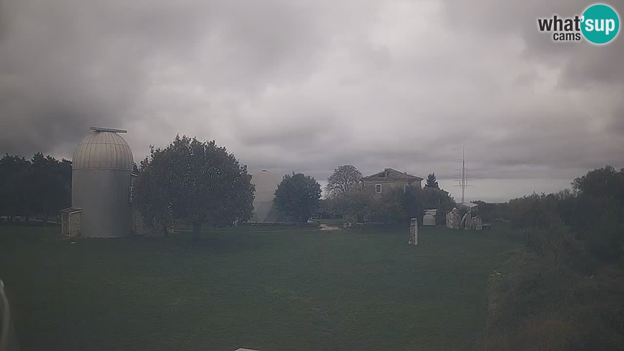 Webcam en direct de l’Observatoire de Višnjan – Explorez le ciel, les astéroïdes, les comètes et les météoroïdes