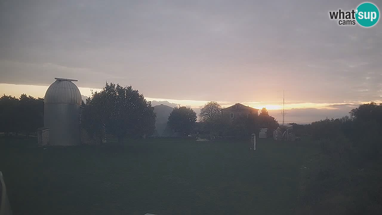 Cámara web en vivo del Observatorio de Višnjan: explora el cielo, los asteroides, cometas y meteoroides