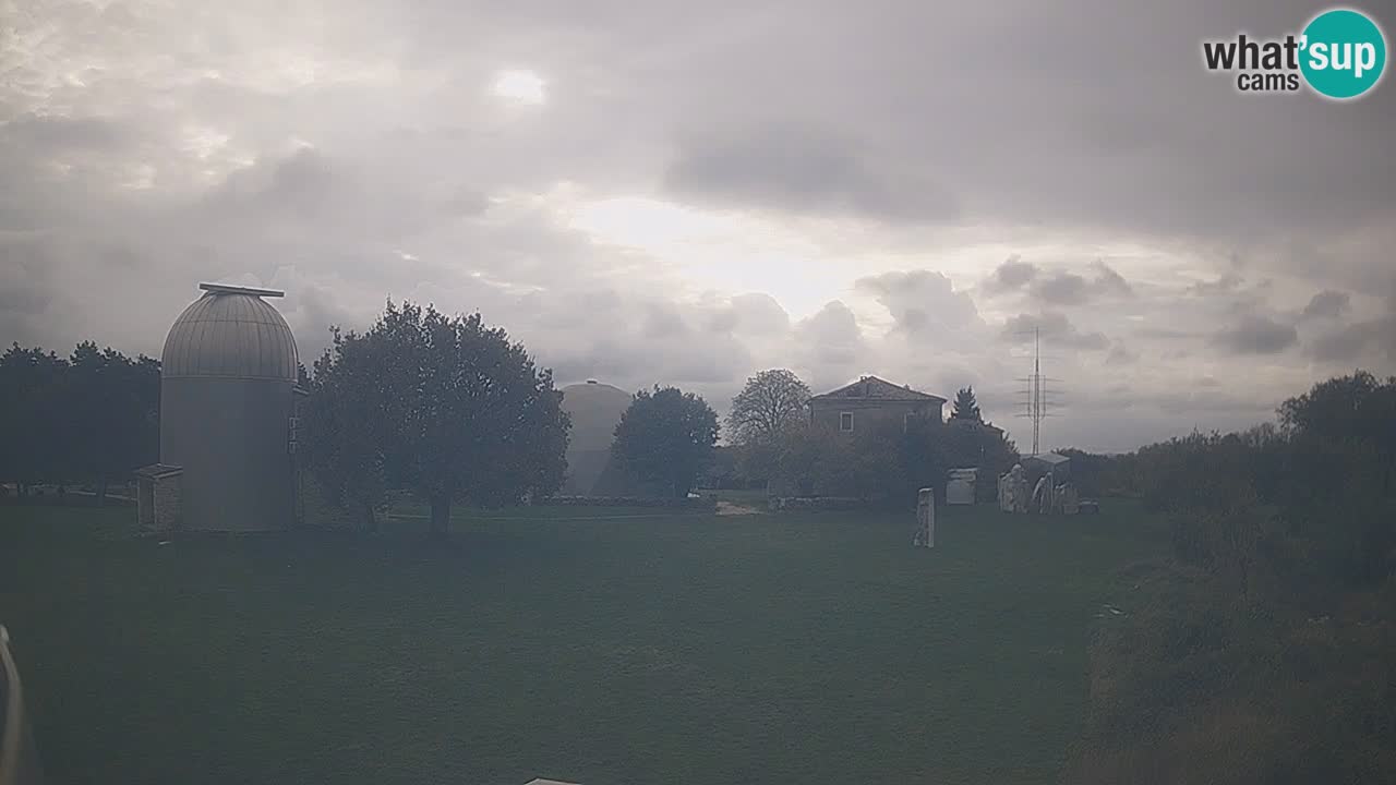 Cámara web en vivo del Observatorio de Višnjan: explora el cielo, los asteroides, cometas y meteoroides