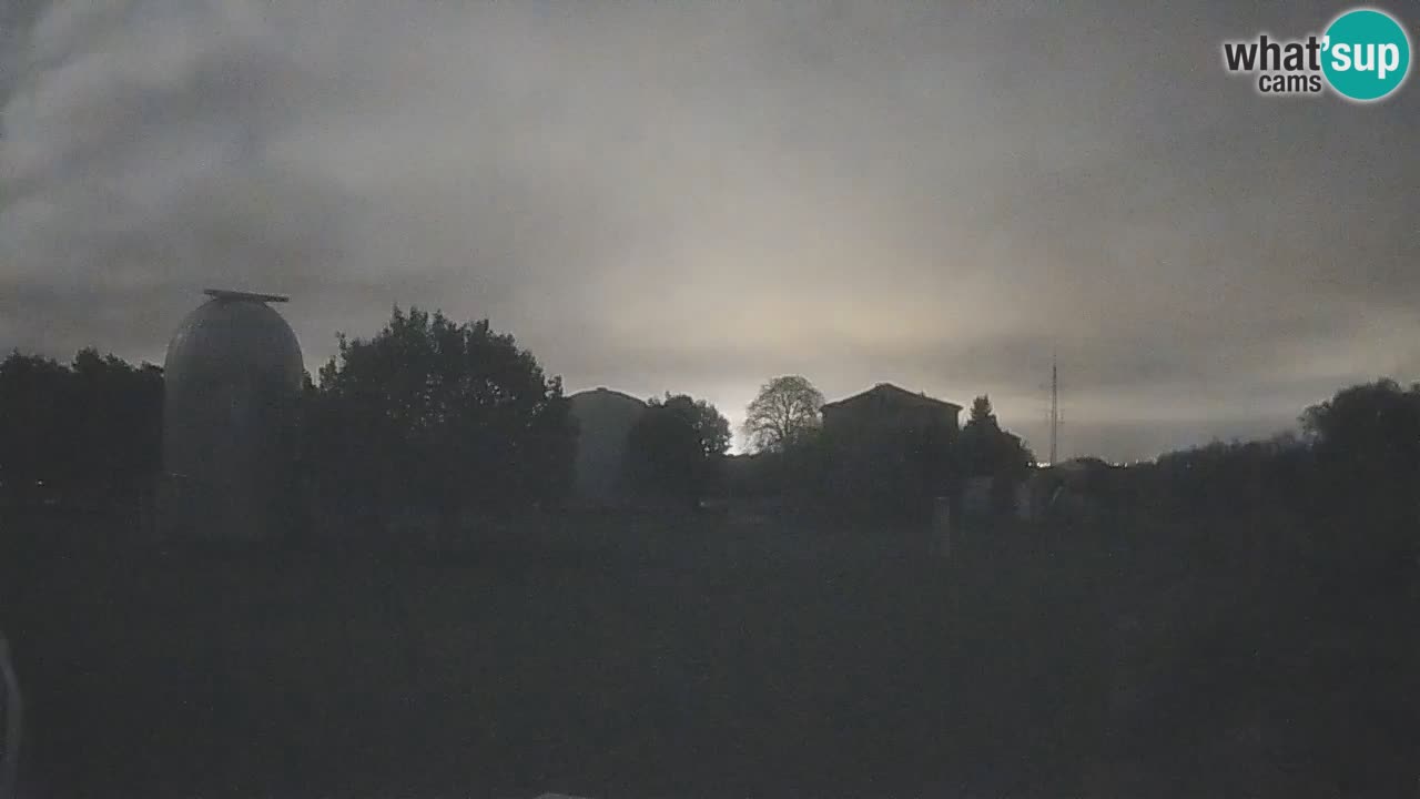 Višnjan-Observatorium Live Webcam – Explore the Sky, Asteroids, Comets, and Meteoroids