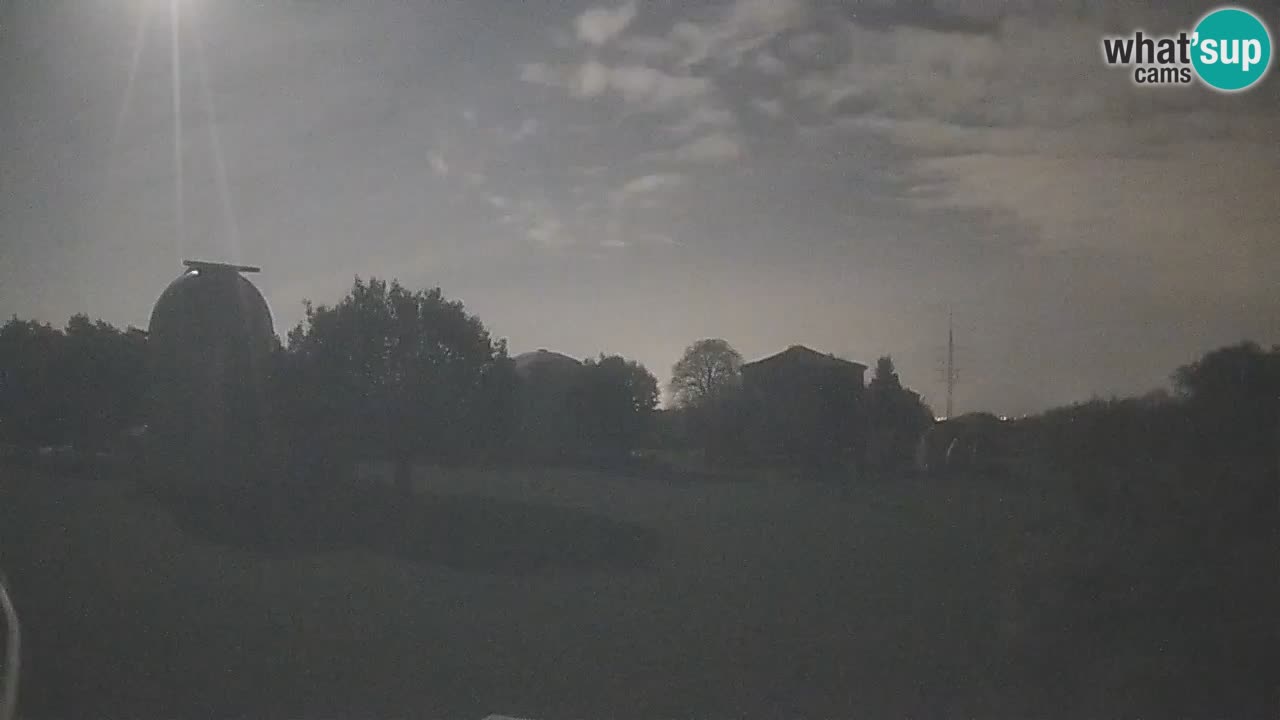 Webcam live dell’Osservatorio di  – Esplora il cielo, gli asteroidi, i comete e i meteoroidi.