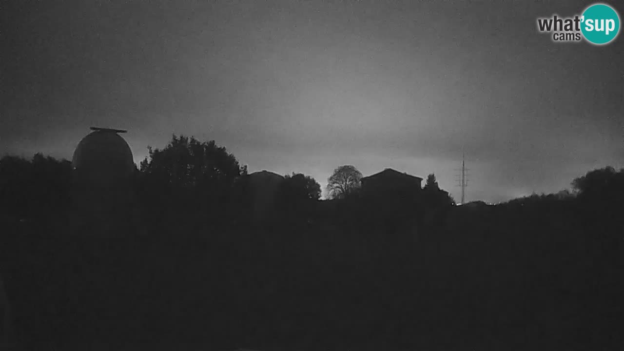 Webcam live dell’Osservatorio di  – Esplora il cielo, gli asteroidi, i comete e i meteoroidi.