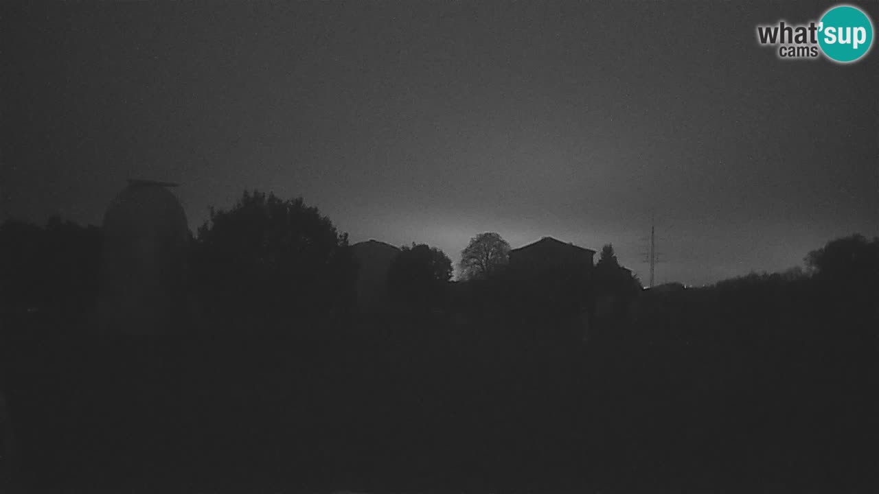 Webcam live dell’Osservatorio di  – Esplora il cielo, gli asteroidi, i comete e i meteoroidi.