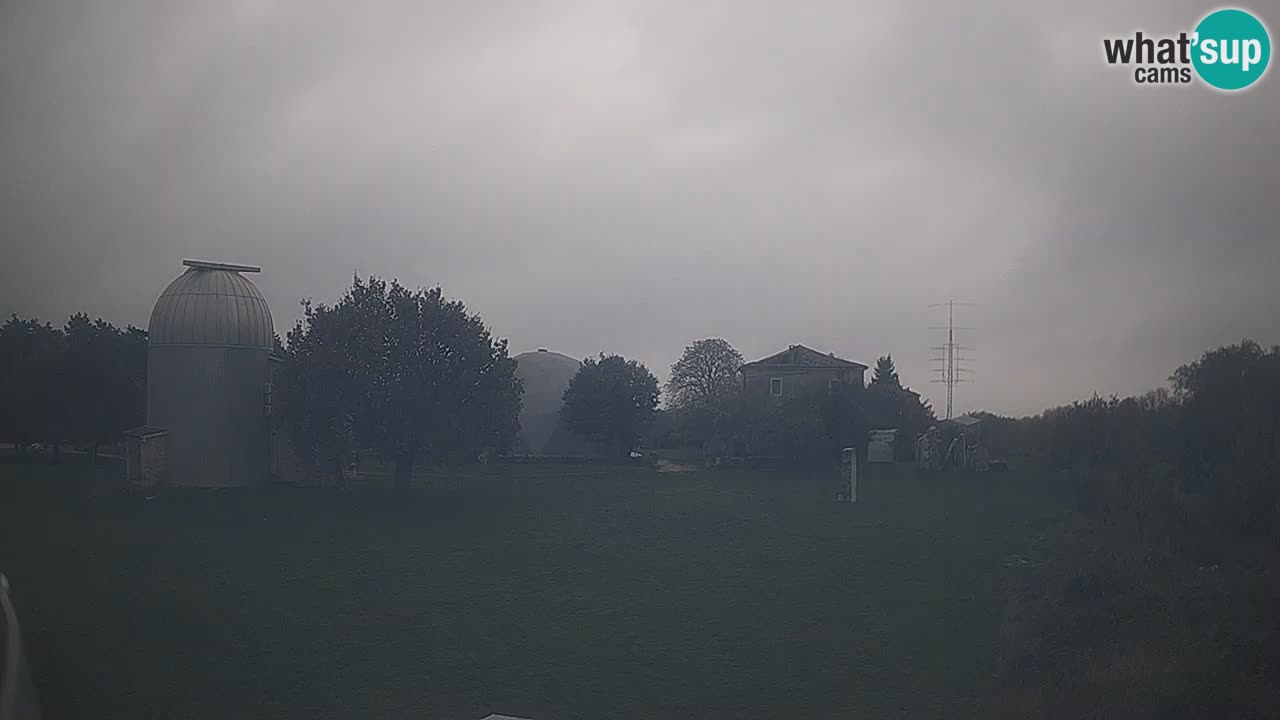 Webcam en direct de l’Observatoire de Višnjan – Explorez le ciel, les astéroïdes, les comètes et les météoroïdes