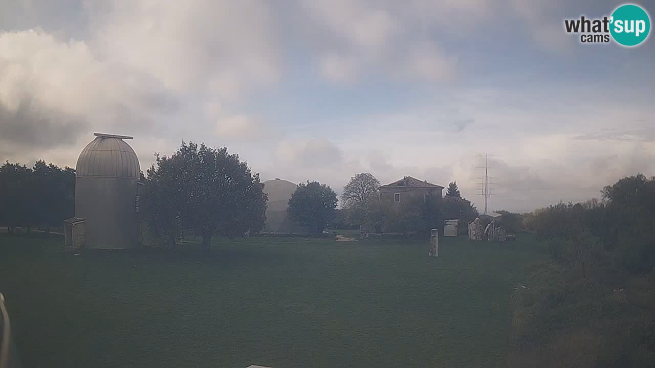 Cámara web en vivo del Observatorio de Višnjan: explora el cielo, los asteroides, cometas y meteoroides