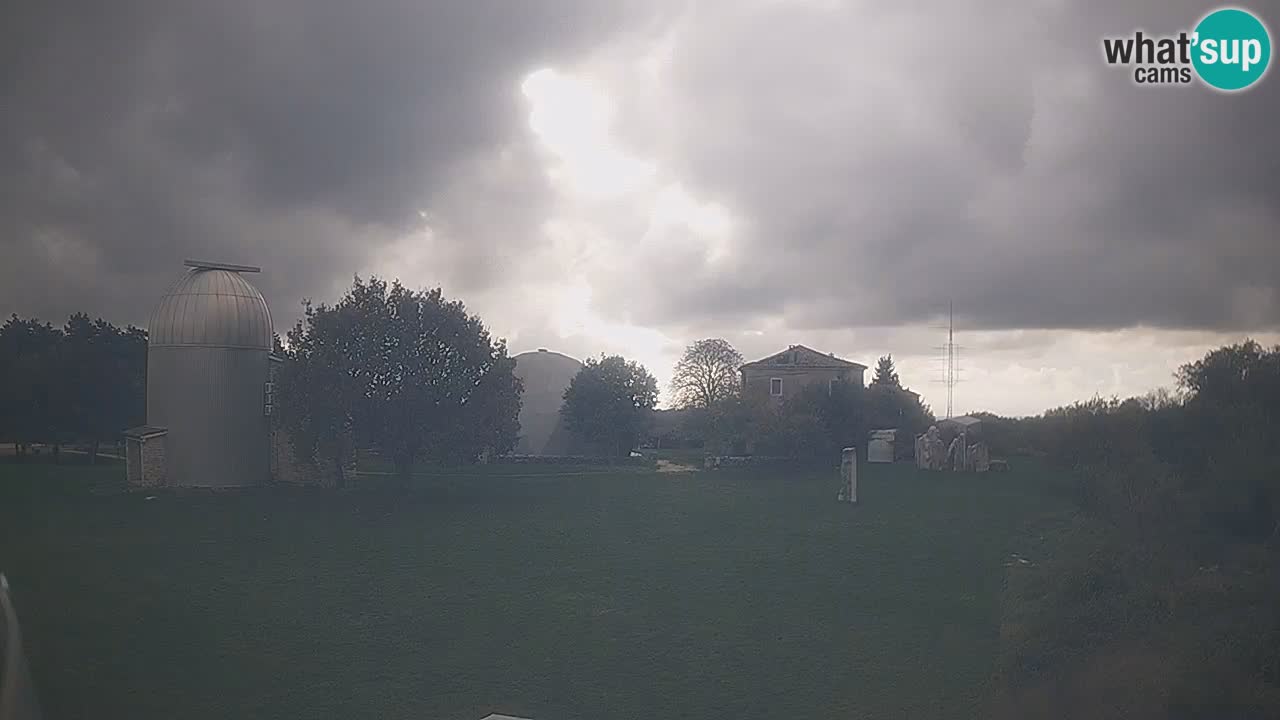 Webcam live dell’Osservatorio di  – Esplora il cielo, gli asteroidi, i comete e i meteoroidi.