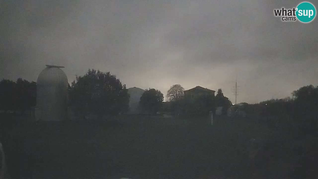 Webcam en direct de l’Observatoire de Višnjan – Explorez le ciel, les astéroïdes, les comètes et les météoroïdes