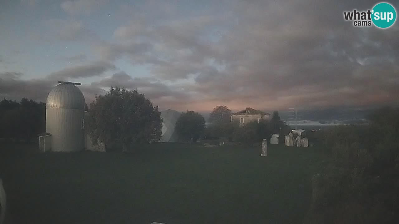 Observatorij Višnjan spletna kamera – Odkrivajte nebo, asteroide, komete in meteorite