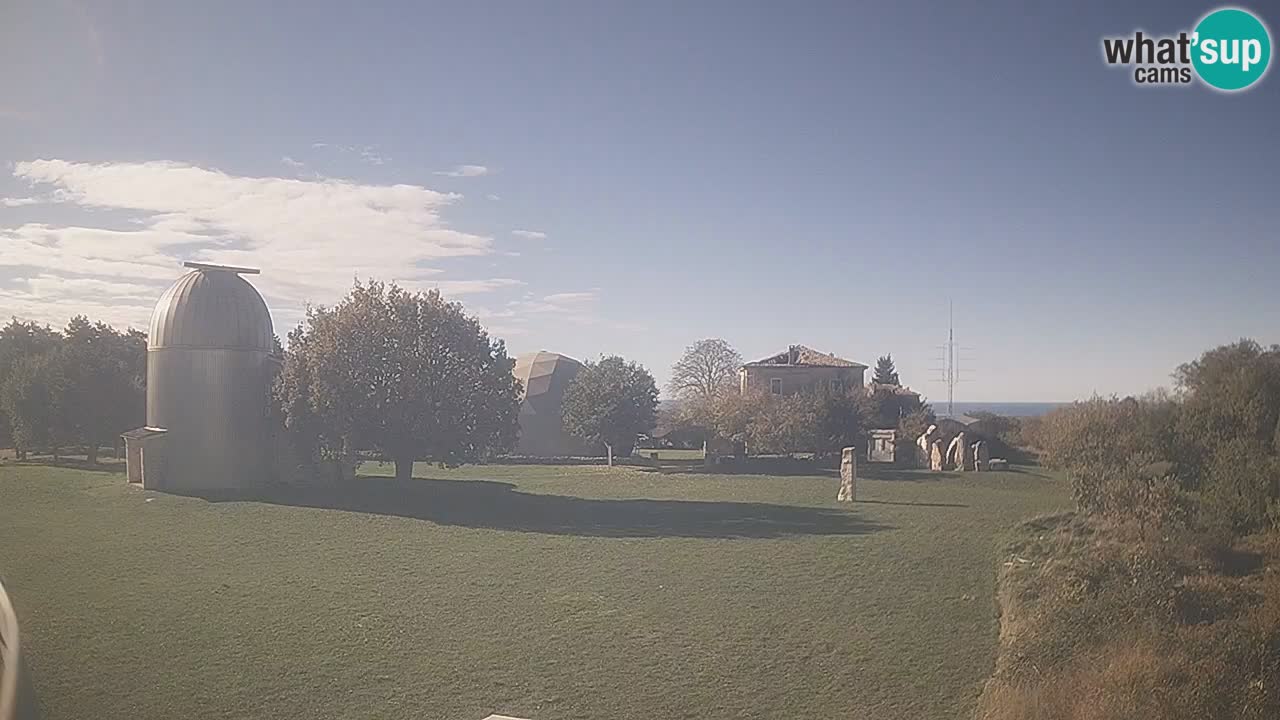 Webcam live dell’Osservatorio di  – Esplora il cielo, gli asteroidi, i comete e i meteoroidi.