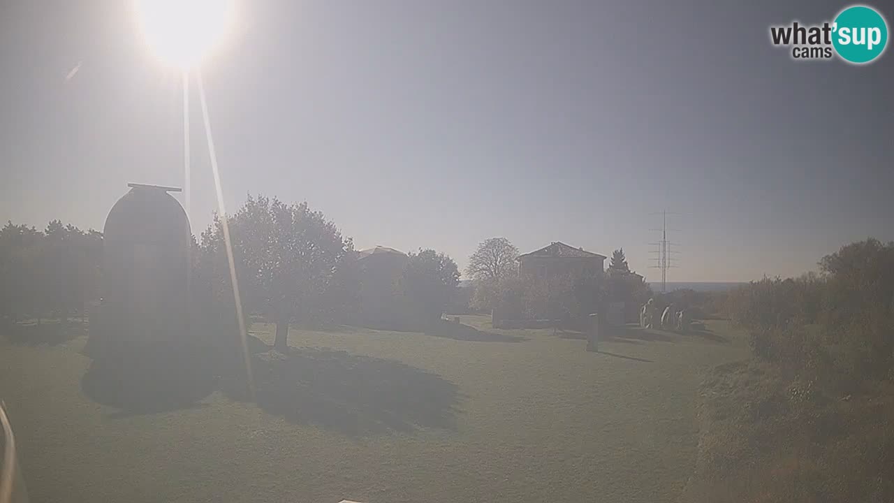 Webcam live dell’Osservatorio di  – Esplora il cielo, gli asteroidi, i comete e i meteoroidi.