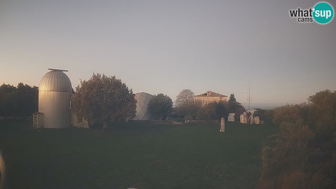 Cámara web en vivo del Observatorio de Višnjan: explora el cielo, los asteroides, cometas y meteoroides