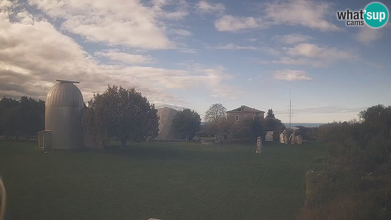 Višnjan-Observatorium Live Webcam – Explore the Sky, Asteroids, Comets, and Meteoroids