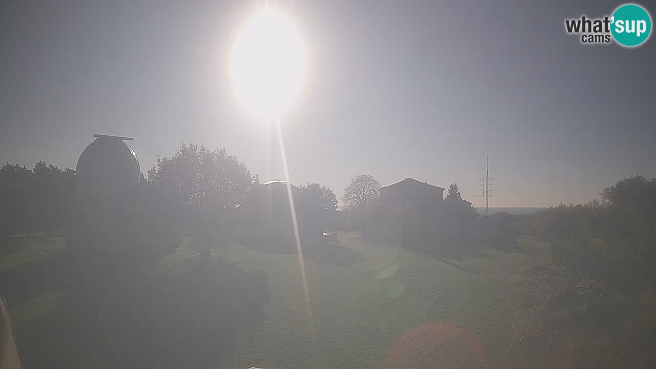 Webcam live dell’Osservatorio di  – Esplora il cielo, gli asteroidi, i comete e i meteoroidi.