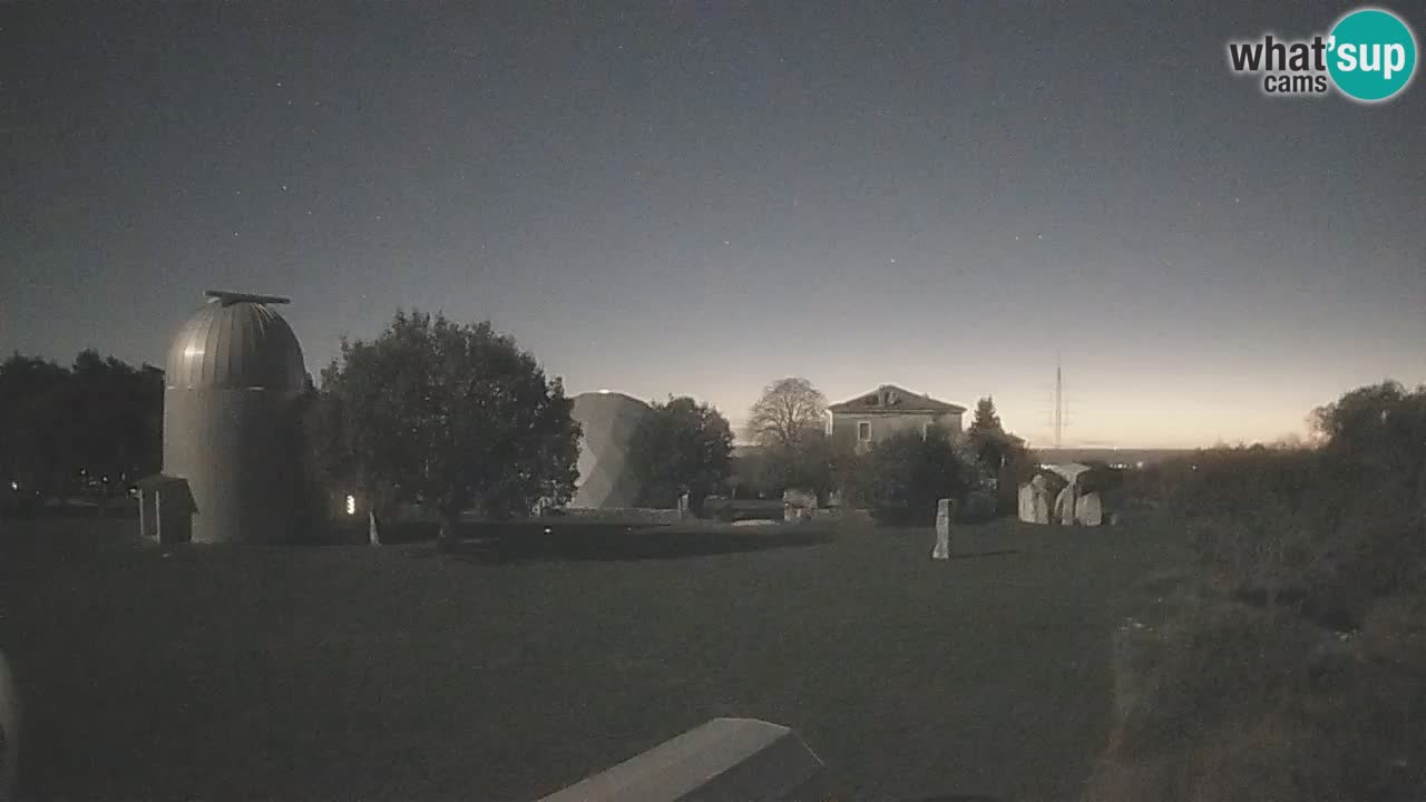 Webcam en direct de l’Observatoire de Višnjan – Explorez le ciel, les astéroïdes, les comètes et les météoroïdes