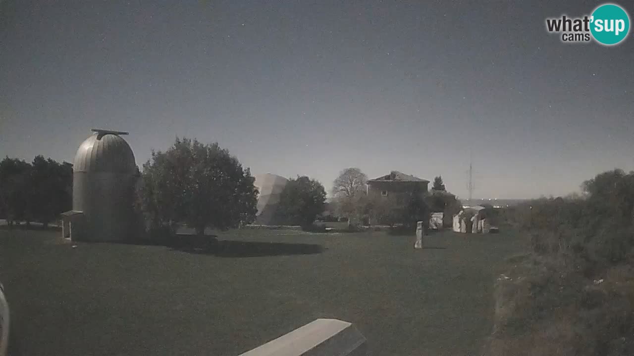 Višnjan-Observatorium Live Webcam – Explore the Sky, Asteroids, Comets, and Meteoroids