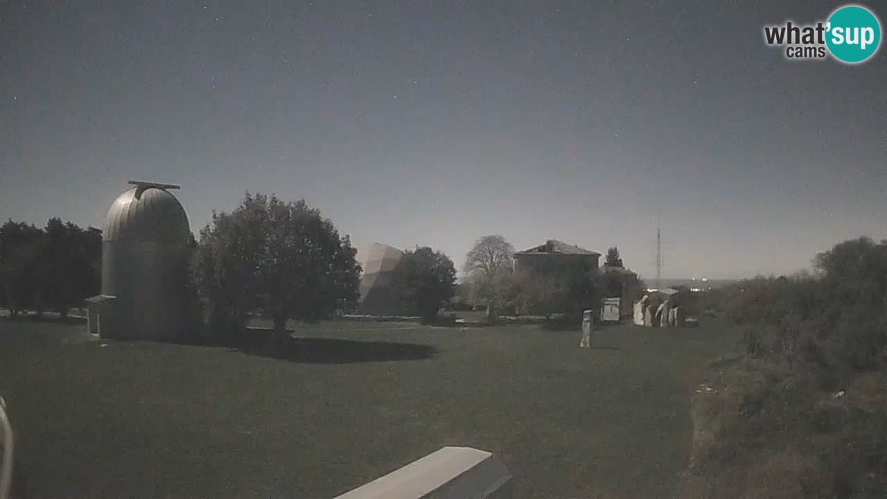 Višnjan-Observatorium Live Webcam – Explore the Sky, Asteroids, Comets, and Meteoroids