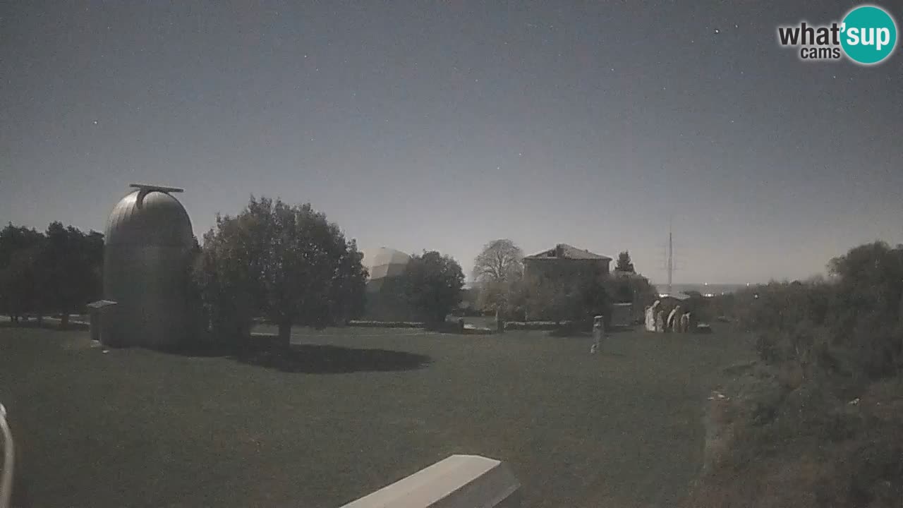 Webcam en direct de l’Observatoire de Višnjan – Explorez le ciel, les astéroïdes, les comètes et les météoroïdes