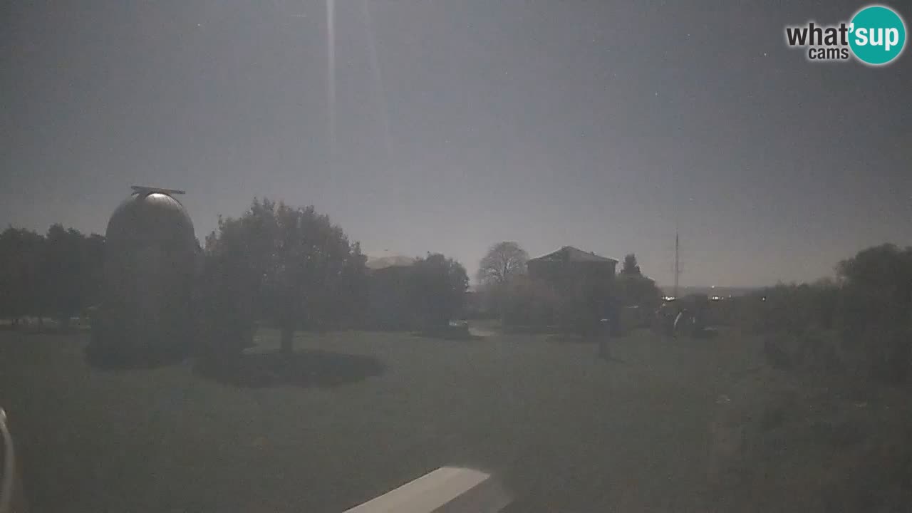 Webcam live dell’Osservatorio di  – Esplora il cielo, gli asteroidi, i comete e i meteoroidi.