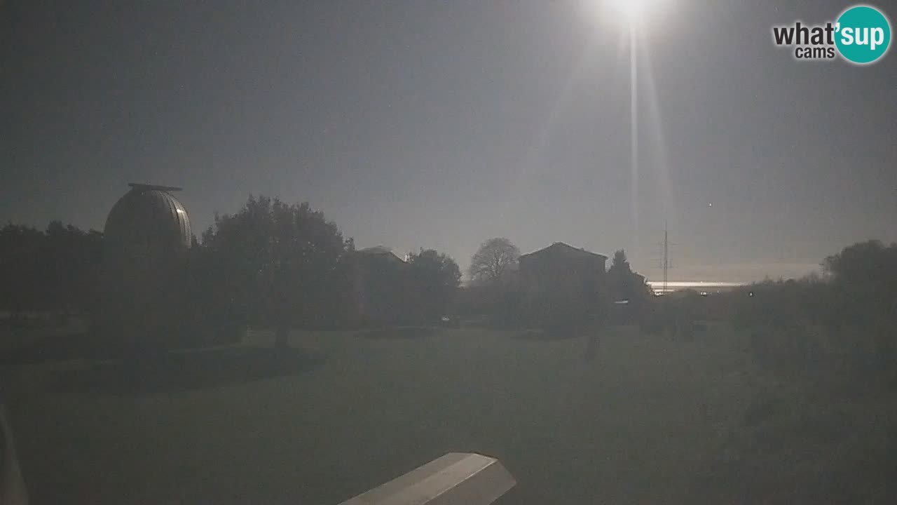 Webcam en direct de l’Observatoire de Višnjan – Explorez le ciel, les astéroïdes, les comètes et les météoroïdes