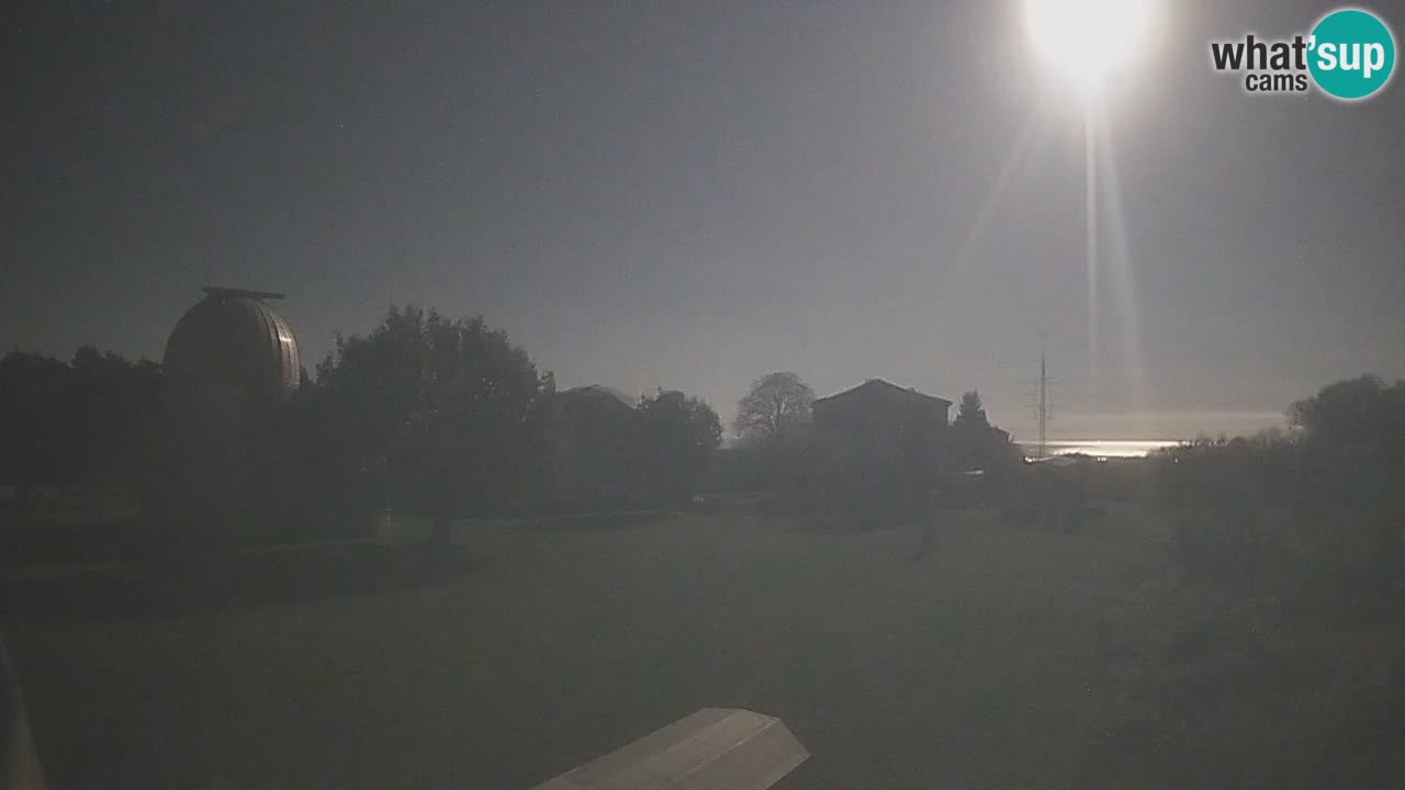 Webcam live dell’Osservatorio di  – Esplora il cielo, gli asteroidi, i comete e i meteoroidi.