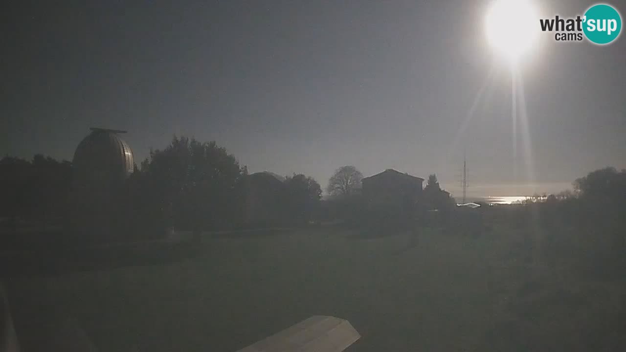 Webcam en direct de l’Observatoire de Višnjan – Explorez le ciel, les astéroïdes, les comètes et les météoroïdes