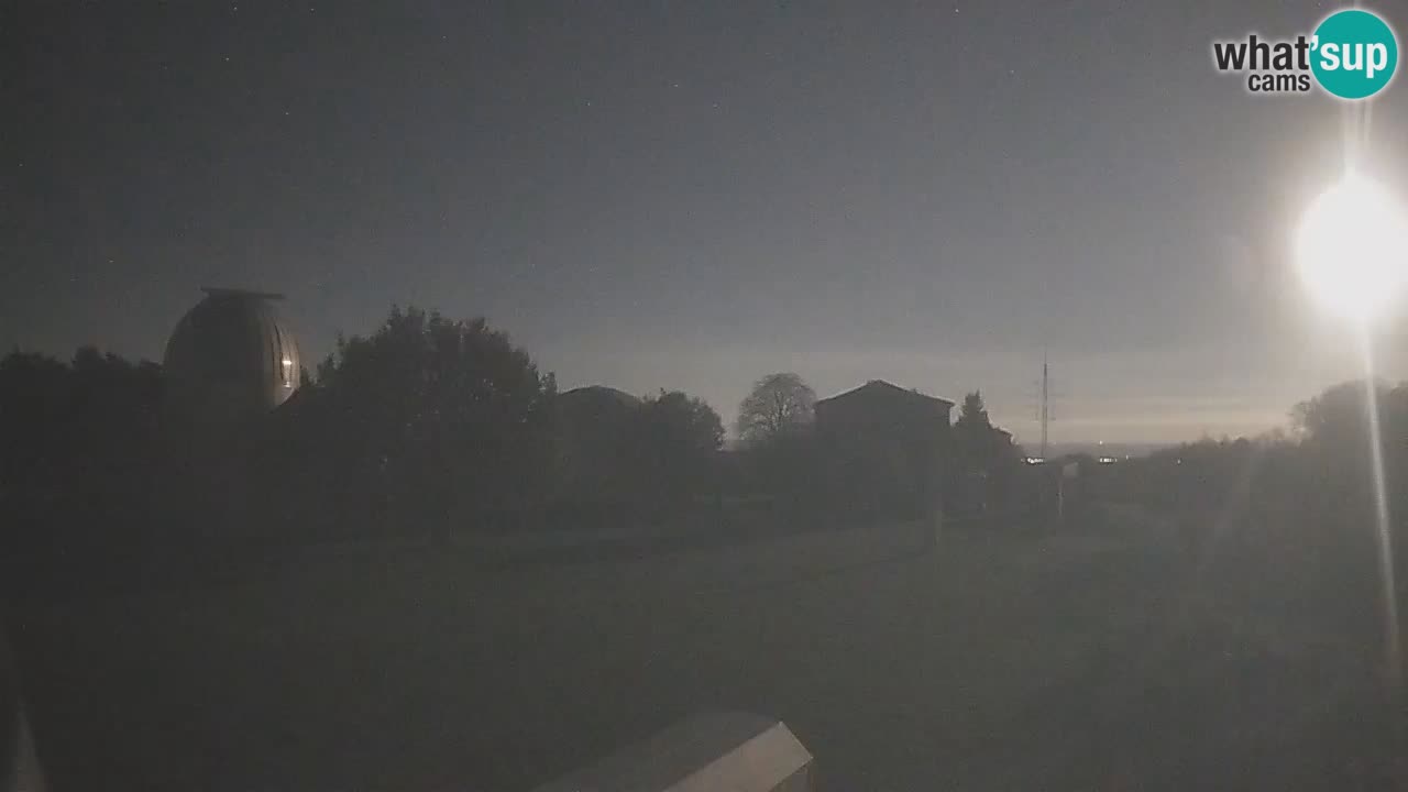 Webcam live dell’Osservatorio di  – Esplora il cielo, gli asteroidi, i comete e i meteoroidi.