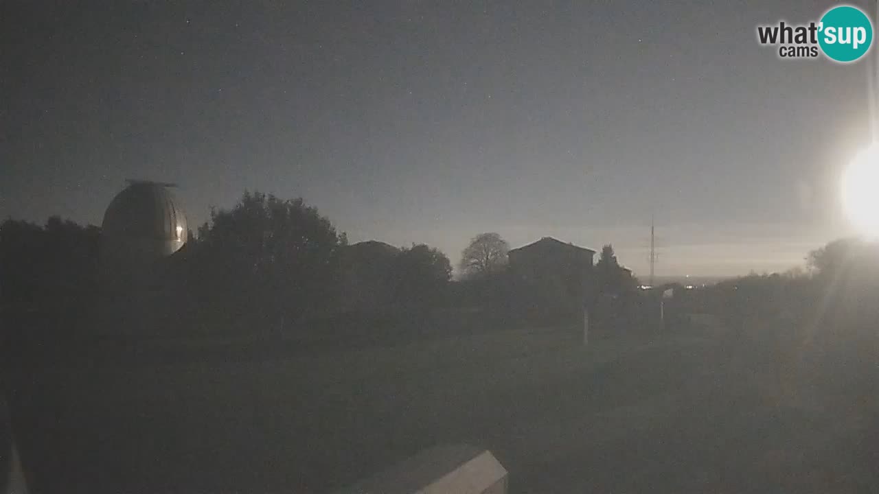 Webcam live dell’Osservatorio di  – Esplora il cielo, gli asteroidi, i comete e i meteoroidi.