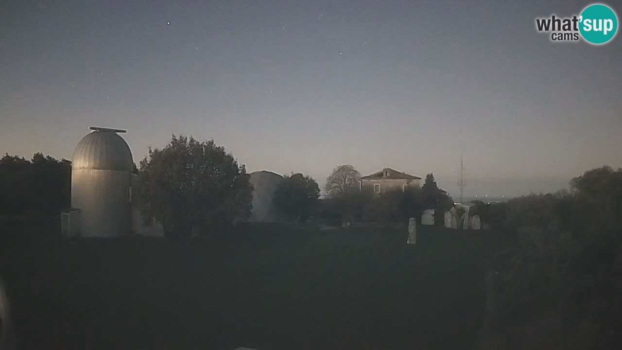 Višnjan-Observatorium Live Webcam – Explore the Sky, Asteroids, Comets, and Meteoroids