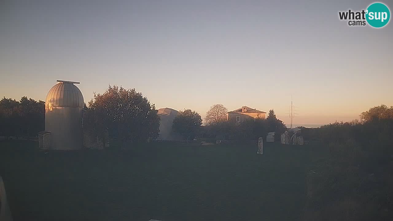 Webcam en direct de l’Observatoire de Višnjan – Explorez le ciel, les astéroïdes, les comètes et les météoroïdes