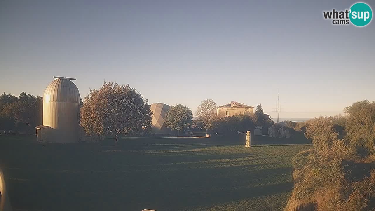 Višnjan-Observatorium Live Webcam – Explore the Sky, Asteroids, Comets, and Meteoroids