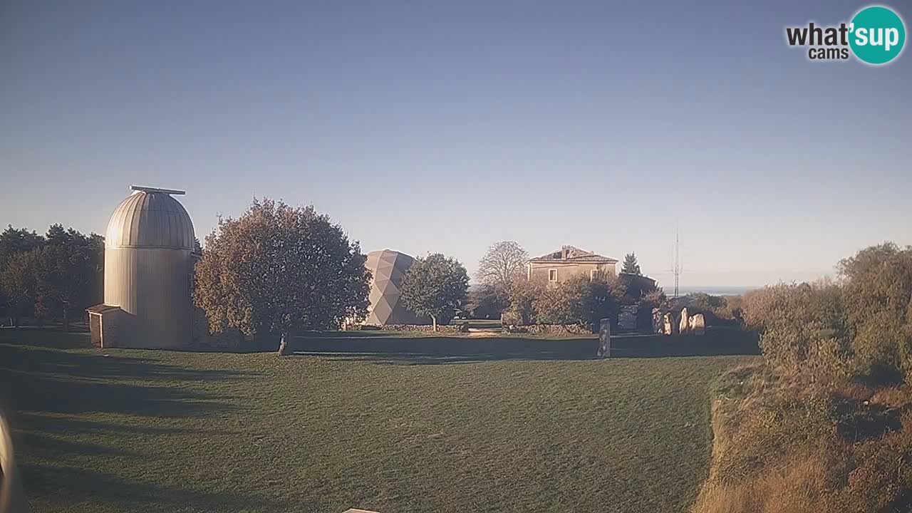 Višnjan-Observatorium Live Webcam – Explore the Sky, Asteroids, Comets, and Meteoroids