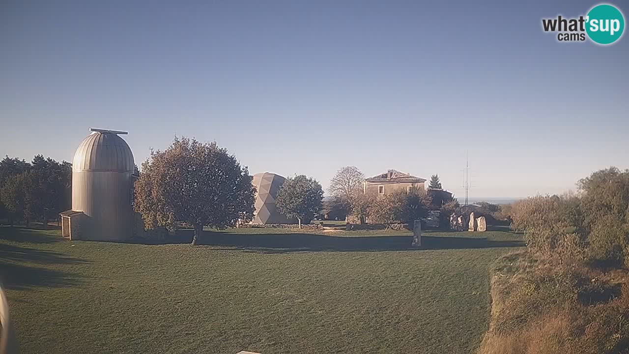 Observatorij Višnjan spletna kamera – Odkrivajte nebo, asteroide, komete in meteorite