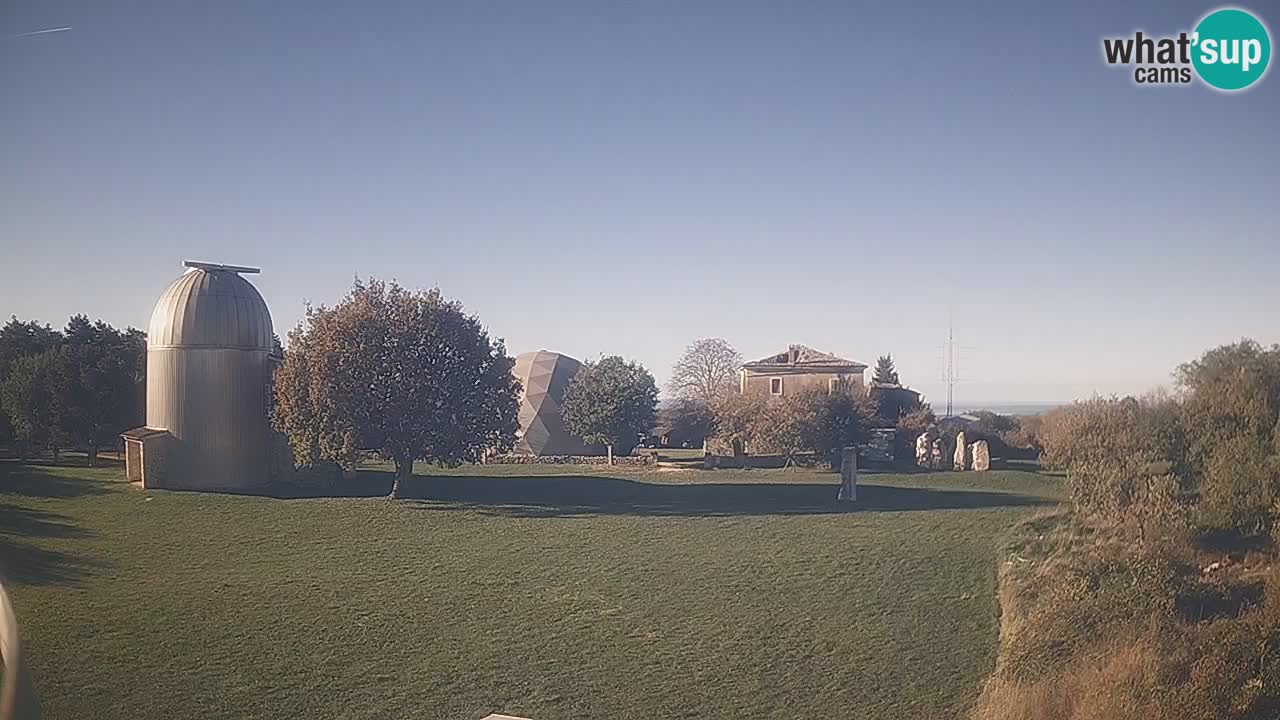 Observatorij Višnjan spletna kamera – Odkrivajte nebo, asteroide, komete in meteorite