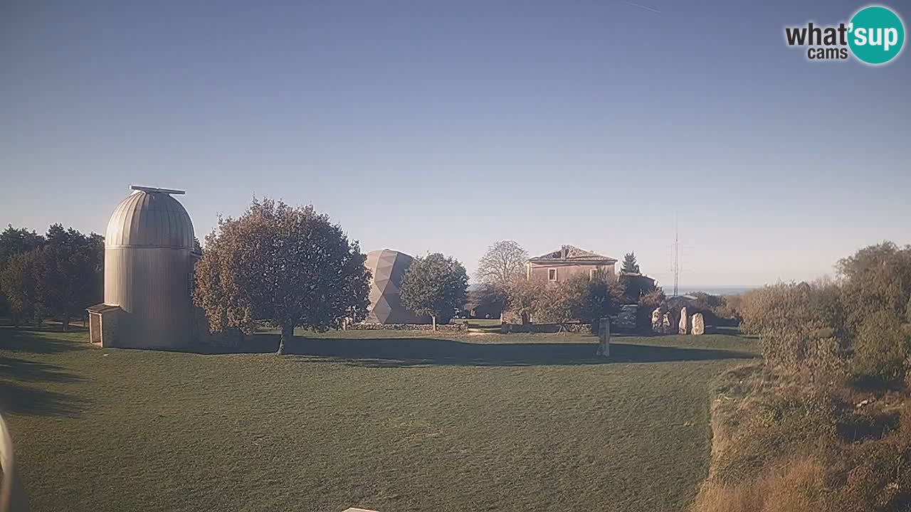 Webcam live dell’Osservatorio di  – Esplora il cielo, gli asteroidi, i comete e i meteoroidi.