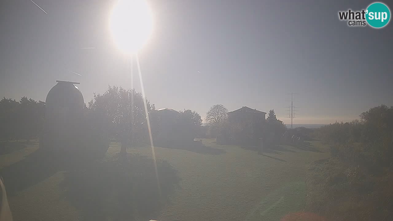 Webcam en direct de l’Observatoire de Višnjan – Explorez le ciel, les astéroïdes, les comètes et les météoroïdes